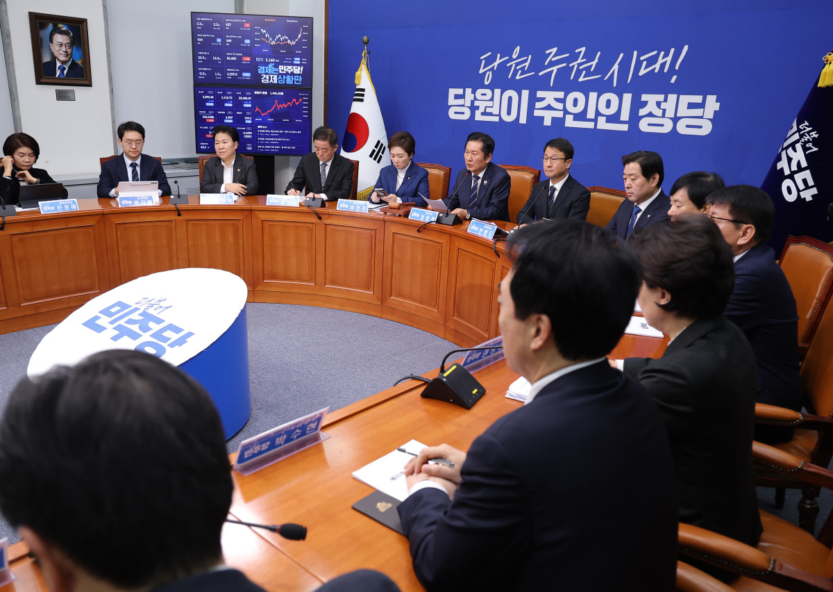▲더불어민주당 최고위원회의, 발언하는 정청래 대표    (연합뉴스)