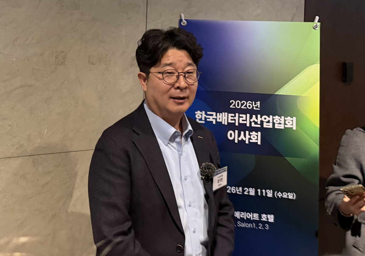 ▲엄기천 포스코퓨처엠 대표이사가 11일 서울 서초구 JW메리어트 호텔에서 열린 2026년 한국배터리산업협회 이사회 후 기자들과 만나 인터뷰하고 있다. 김민서 기자 viajeporlune@
