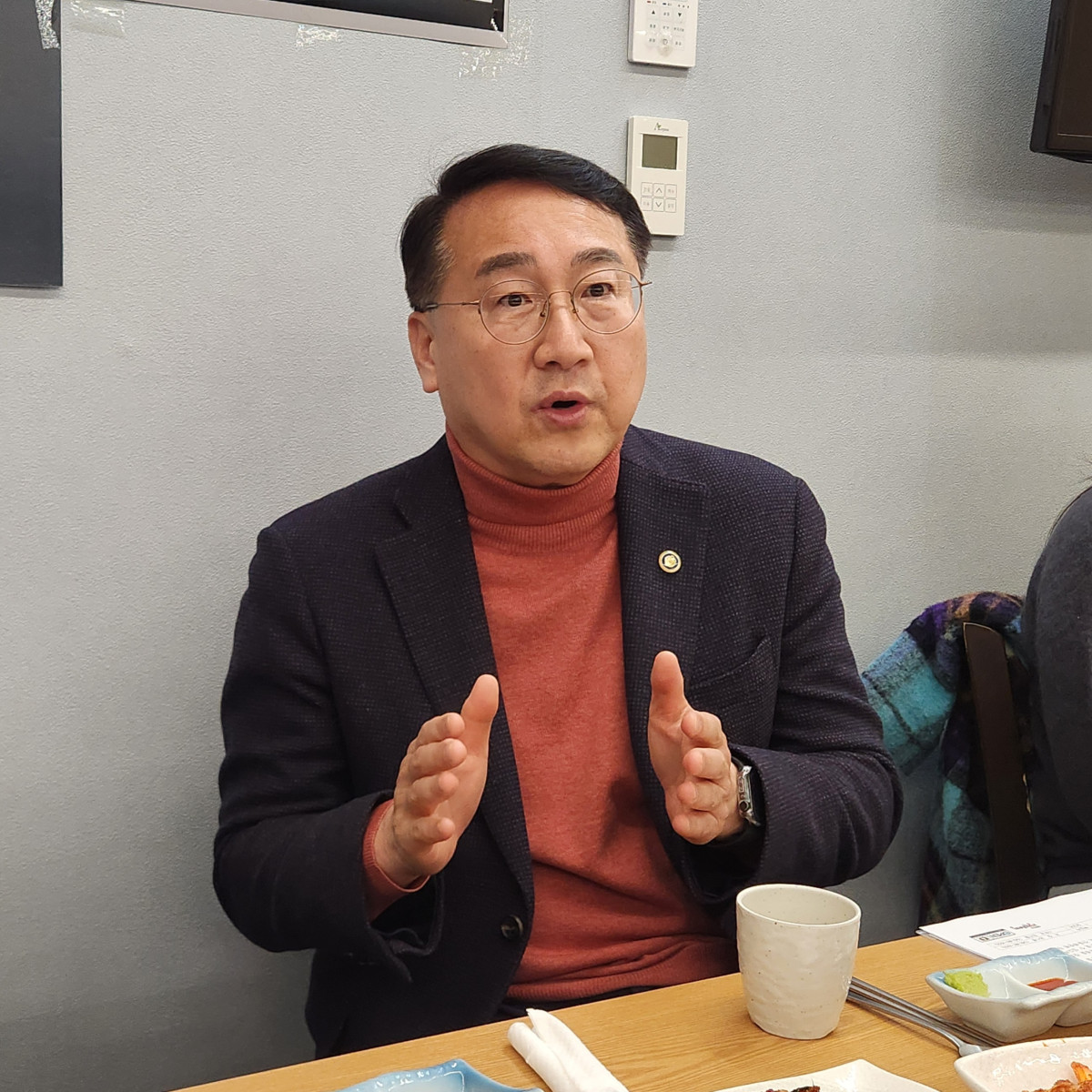 ▲김인호 산림청장이 11일 정부세종청사 인근 식당에서 기자간담회를 열고 설 연휴 산불 대책 등에 대해 설명하고 있다. (노승길 기자)