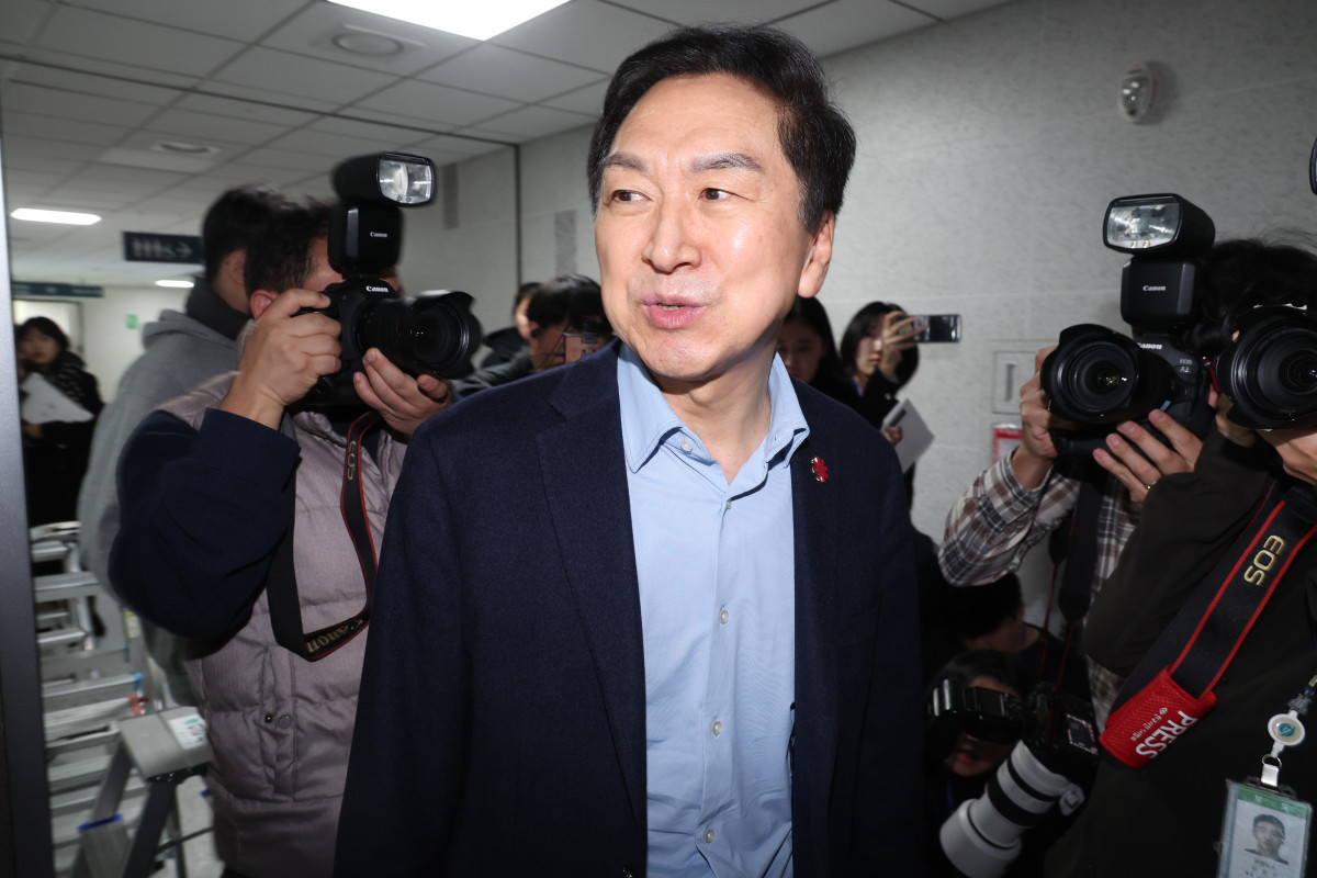 ▲김기현 국민의힘 의원이 지난해 12월 17일 오전 서울 여의도 국회 의원회관 사무실로 들어가고 있다. (뉴시스)