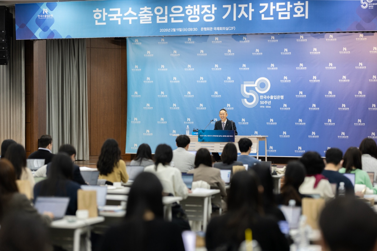 ▲황기연 한국수출입은행장이 11일 서울 중구 은행회관에서 열린 기자간담회에서 답변하고 있다. (사진제공=수출입은행)
