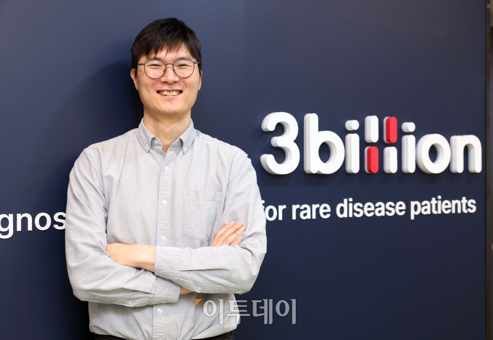 ▲금창원 쓰리빌리언 대표가 14일 서울 강남구 쓰리빌리언에서 이투데이와 인터뷰에 앞서 포즈를 취하고 있다. 신태현 기자 holjjak@ (이투데이DB)
