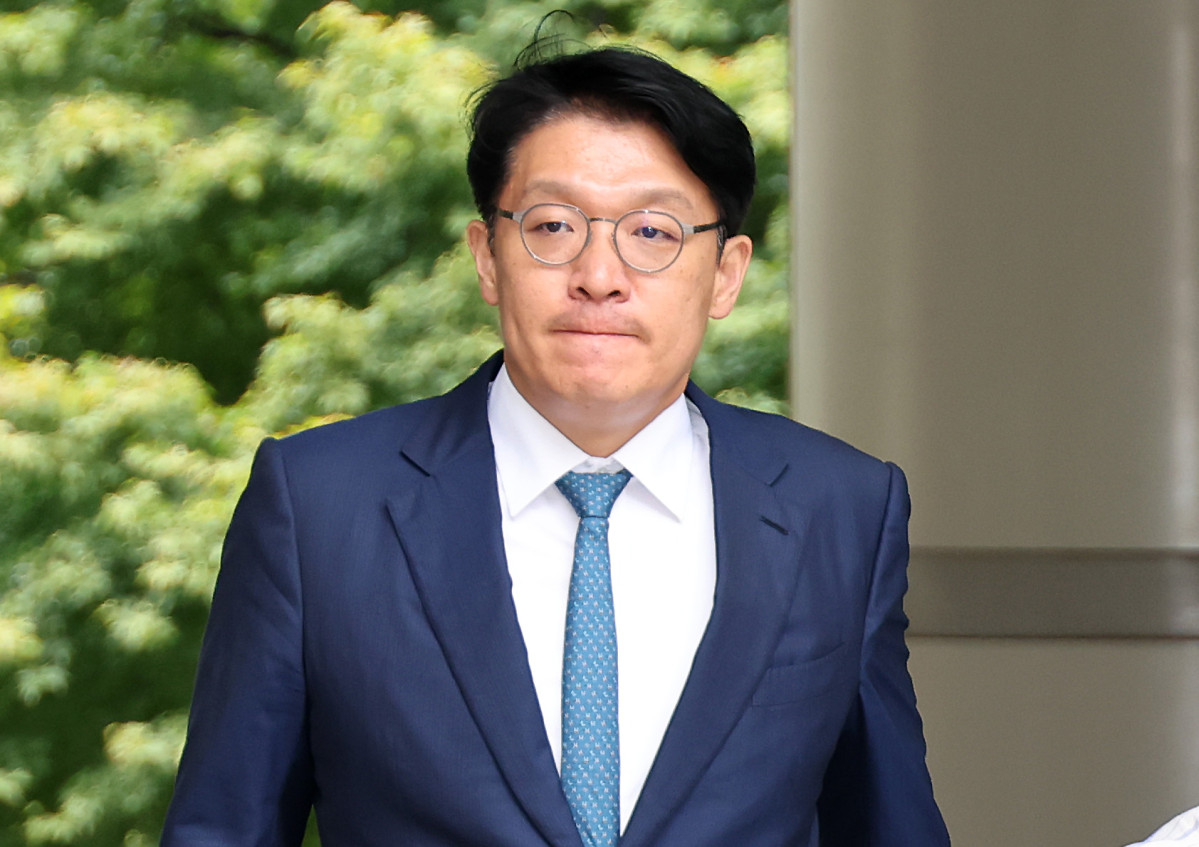▲김건희 여사 측에 고가의 그림을 건네고 공천을 청탁했다는 의혹을 받는 김상민 전 부장검사가 지난해 9월 17일 서울 서초구 서울중앙지법에서 열린 구속 전 피의자 심문(영장실질심사)에 출석하고 있다. (연합뉴스)