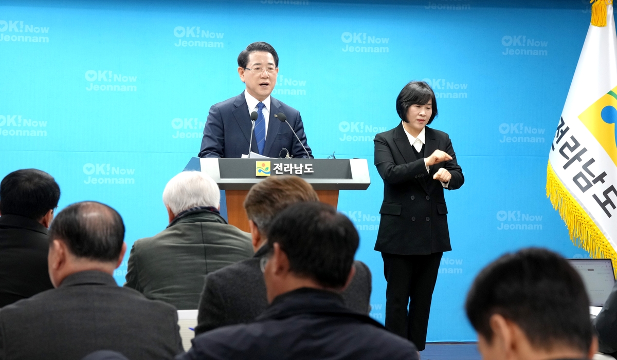 ▲브리핑하는 김영록 전남도지사. (사진제공=전남도)