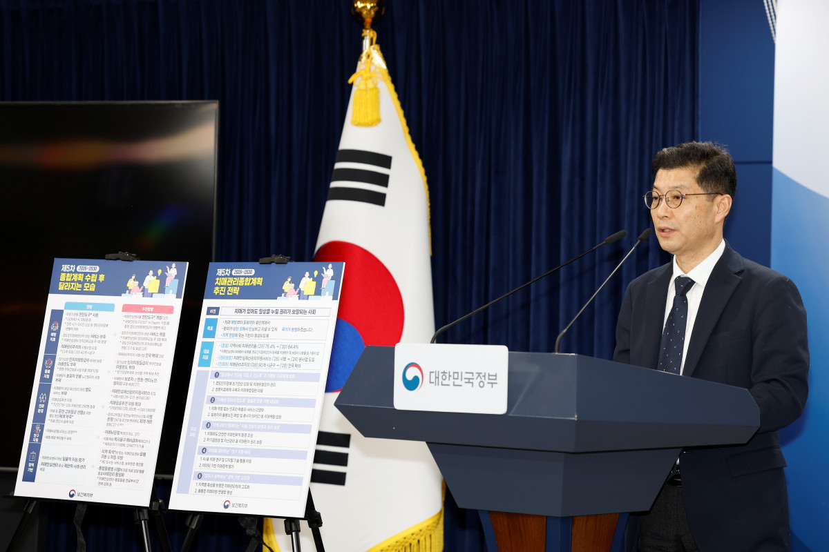 ▲은성호 인구사회서비스정책실장이 11일 정부서울청사에서 제5차 치매관리 종합계획(2026~2030) 사전브리핑을 하고 있다. (보건복지부 )