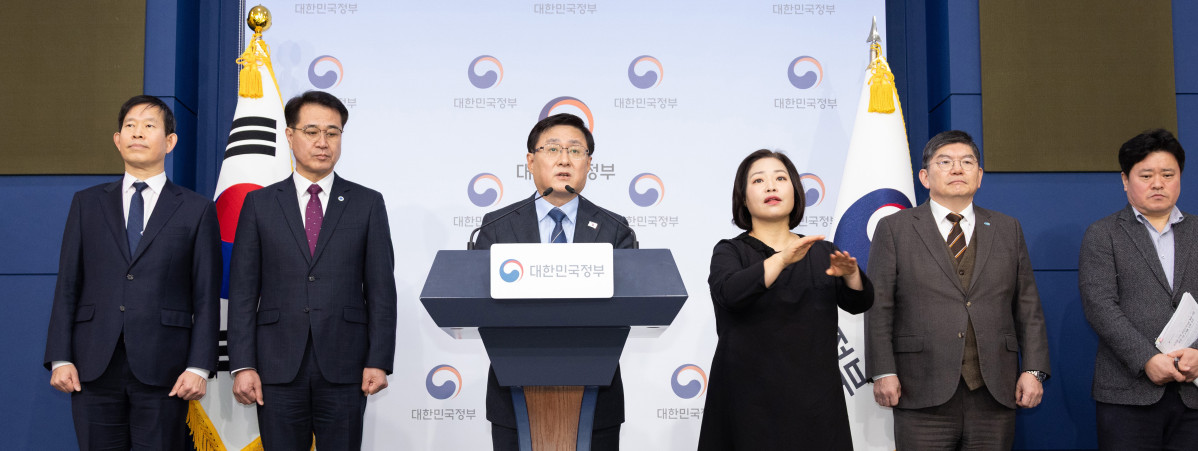 ▲김성환 기후에너지환경부 장관이 12일 정부서울청사에서 '공공소각시설 확충사업 단축방안'에 대해 설명하고 있다. (사진제공=기후에너지환경부)