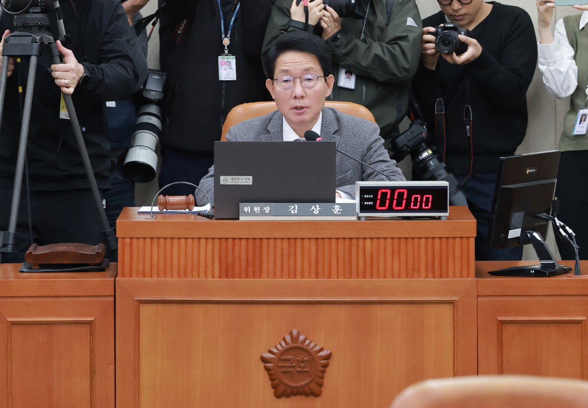 ▲12일 서울 여의도 국회에서 열린 대미투자특별법 처리를 위한 특별위원회 제1차 전체회의에서 위원장으로 선임된 국민의힘 김상훈 의원이 인사말하고 있다. (연합뉴스)