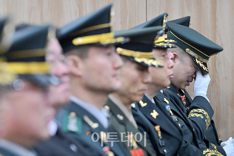 ▲12일 경기도 성남 국군수도병원 장례식장에서 코브라 헬기 추락으로 순직한 고(故) 장희성·정상근 준위 영결식이 엄수되고 있다. 사진공동취재단