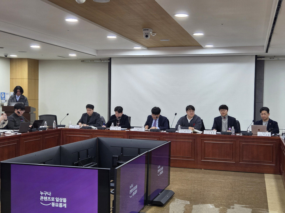 ▲12일 오후 여의도 국회의원회관에서 더불어민주당 게임특별위원회 주최로 열린 ‘게임산업 국가 육성 전략 토론회’ 모습 (유승호 기자 peter@)