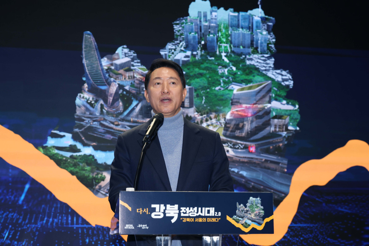 ▲오세훈 서울시장이 19일 서울시청에서 기자설명회를 열고 강남·북 균형발전을 실현하기 위한 ‘다시, 강북전성시대 2.0’을 발표하고 있다. 신태현 기자 holjjak@