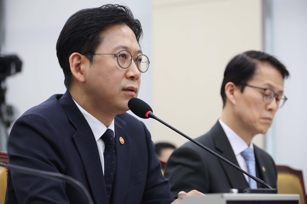 ▲배경훈 부총리 겸 과학기술정보통신부 장관이 11일 오전 서울 여의도 국회에서 열린 과학기술정보방송통신위원회 전체회의에서 의원의 질의에 답변하고 있다. (사진=뉴시스)