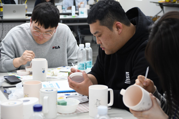 ▲삼표그룹 13일 경주시 소재 삼표연수원에서 신규 입사자 교육 과정의 일환으로 체험형 ‘핸즈온’ 봉사활동을 실시했다. (사진제공=삼표그룹)