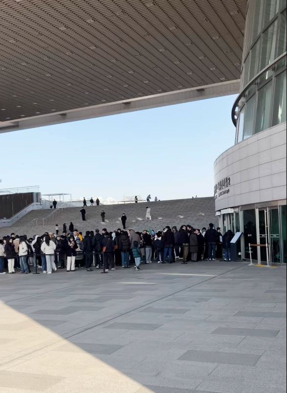 ▲설 연휴 상설전시실 입장을 위해 대기 중인 관람객 모습 (사진제공=국립중앙박물관)