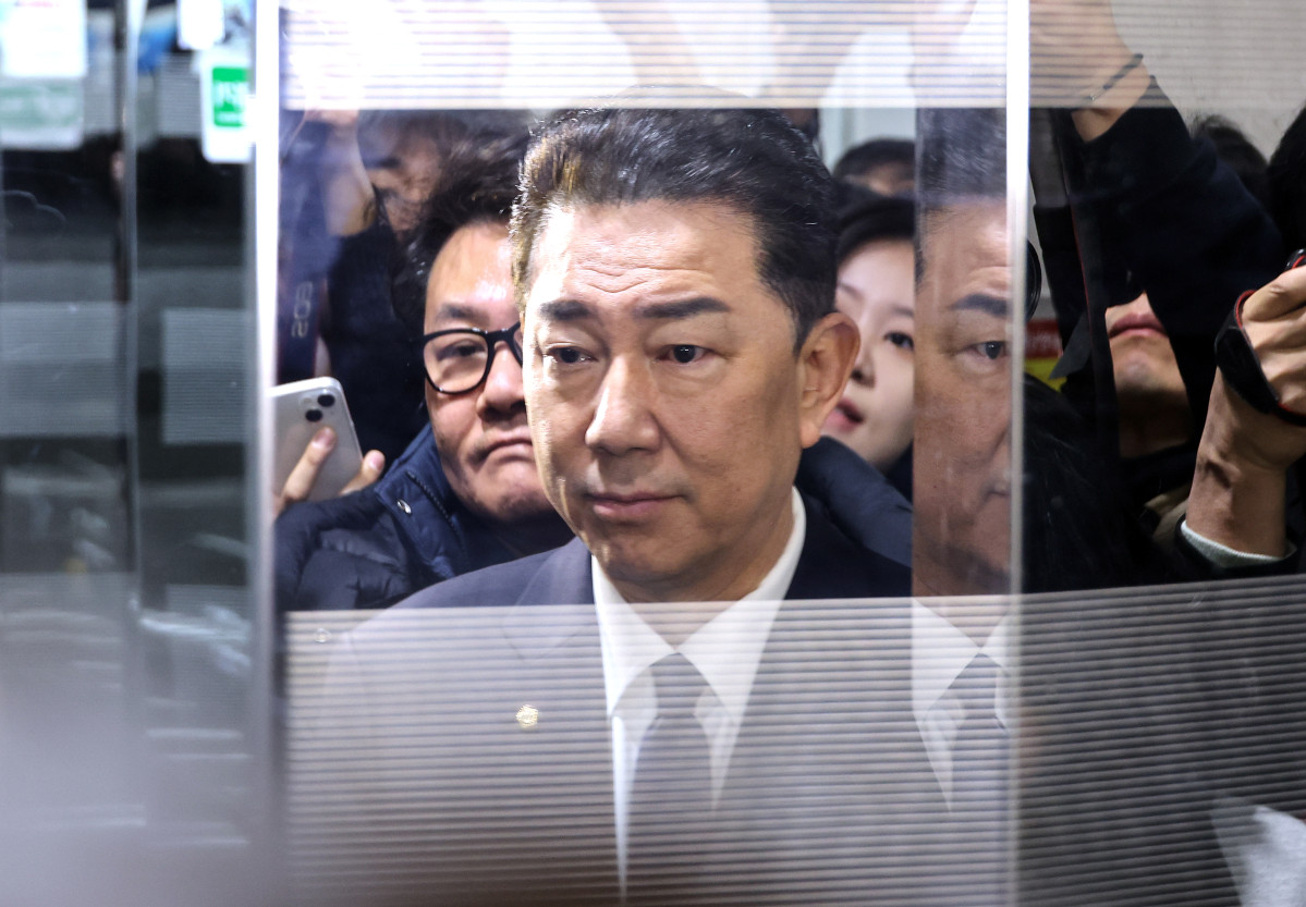 ▲더불어민주 당 김병기 의원이 19일 국회 소통관에서 윤리심판원의 제명 처분 결정 등 그간의 심경을 밝힌 뒤 엘리베이터를 타기 위해 기다리고 있다. (연합뉴스)