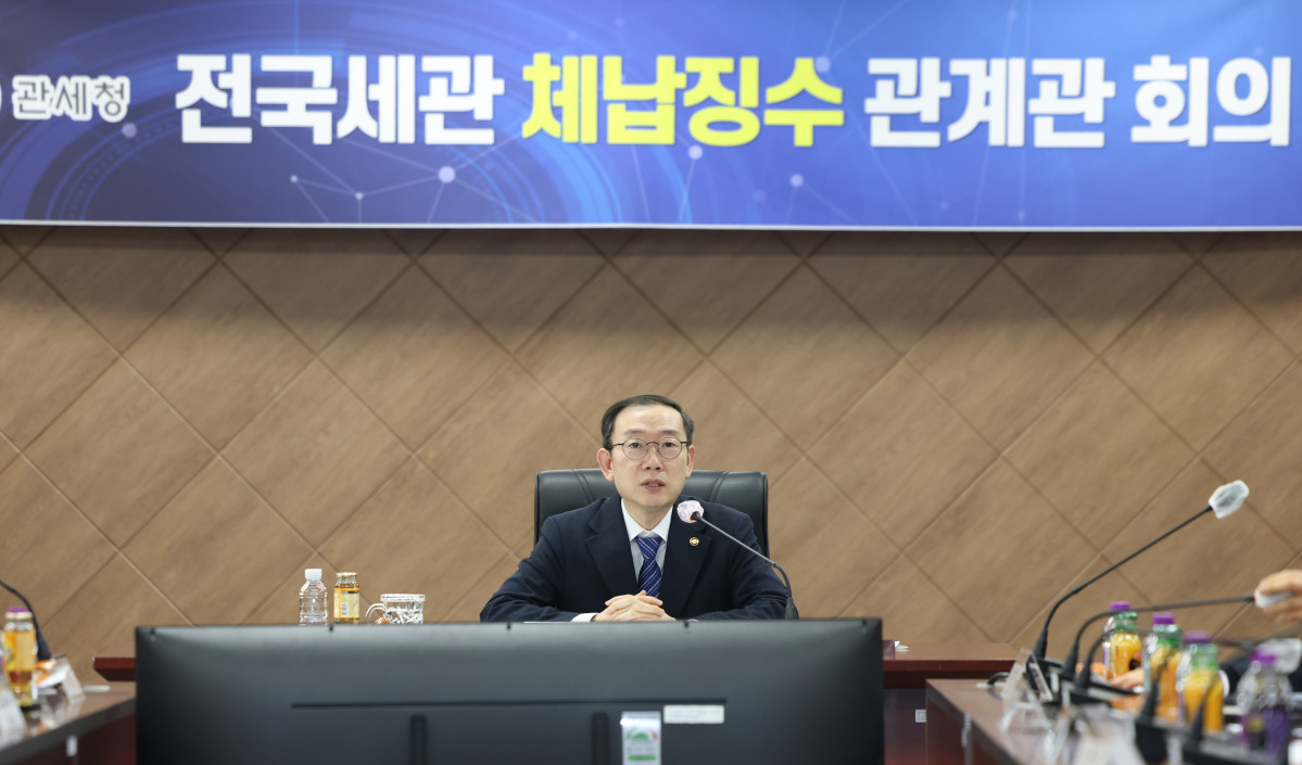 ▲이명구 관세청장이 23일 정부대전청사에서 전국세관 체납징수 관계관 회의를 열고 고액·상습 체납자에 대한 고강도 제재를 주문하고 있다. (사진제공=관세청)