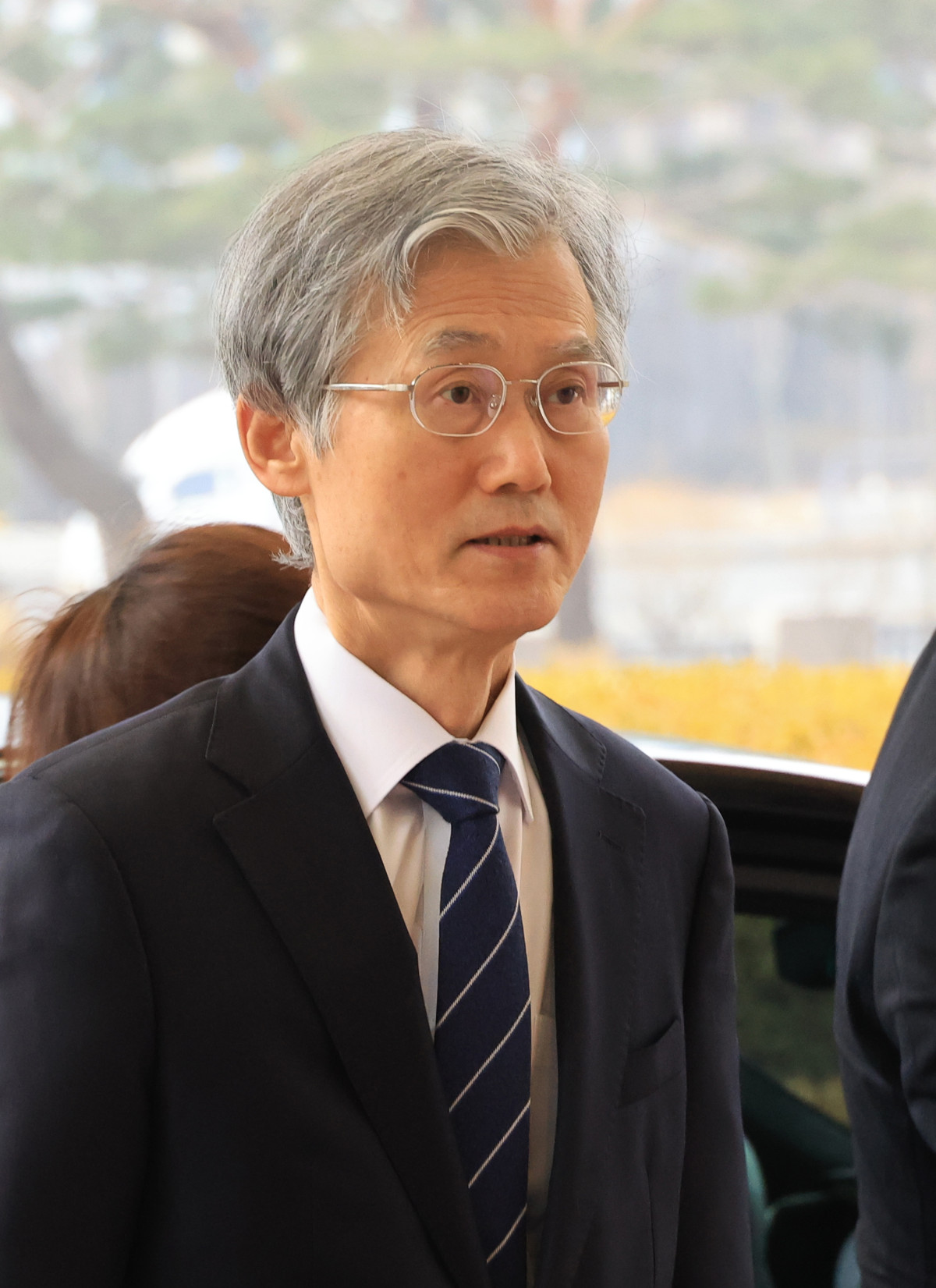 ▲조희대 대법원장이 13일 서울 서초구 대법원으로 출근하고 있다. (연합뉴스)