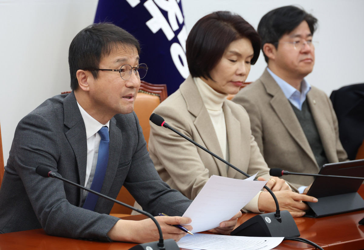 ▲한병도 더불어민주당 원내대표가 24일 오전 서울 여의도 국회에서 열린 원내대책회의에서 발언을 하고 있다. (사진=뉴시스)