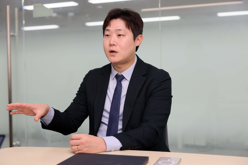▲빈준길 뉴로핏 공동대표는 최근 서울 강남구 본사에서 본지와 만나 “미국과 일본을 중심으로 해외 매출 비중을 확대하고 글로벌 빅파마와의 연구 협력을 상업화 계약으로 연결하겠다”고 밝혔다. (신태현 기자 holjjak@)