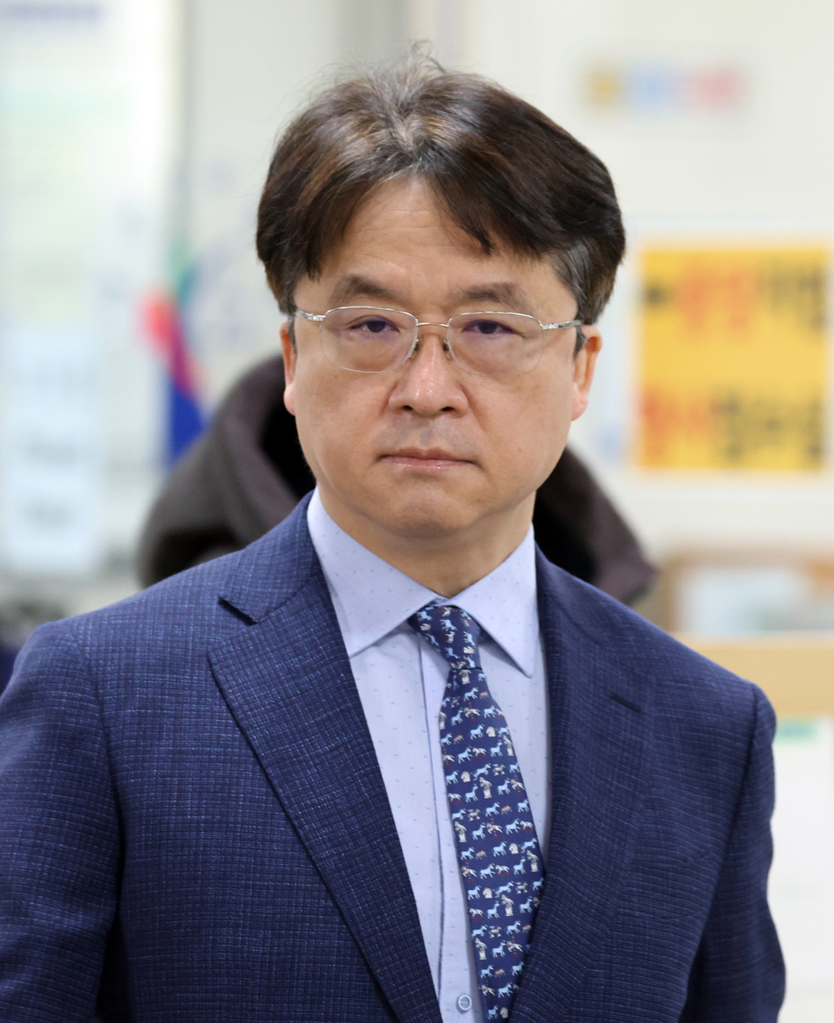 ▲60억원대 회삿돈을 유용한 혐의로 재판에 넘겨진 박현종 전 BHC회장이 25일 오전 서울 서초구 서울중앙지방법원에서 열린 1차 공판에 출석하고 있다. (뉴시스)