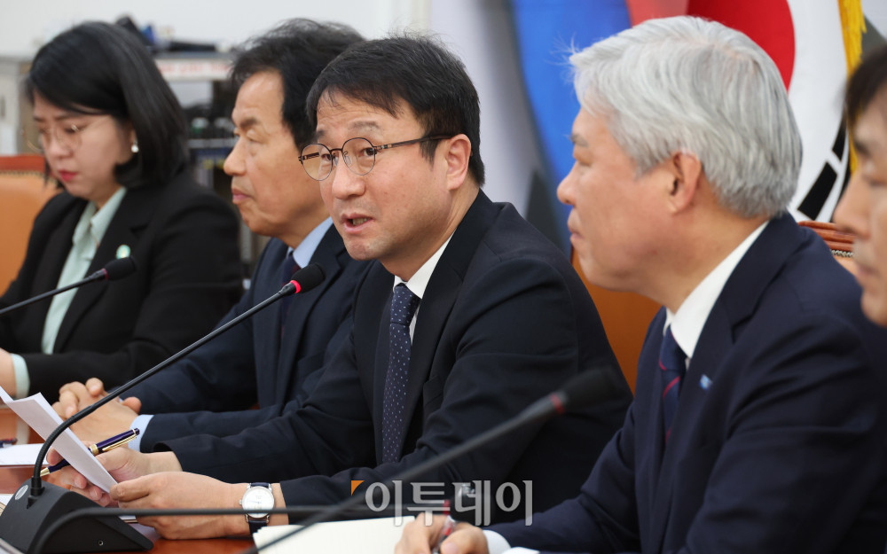 ▲한병도 더불어민주당 원내대표가 25일 서울 여의도 국회에서 열린 민주당-개혁진보4당 정치개혁 간담회에서 발언을 하고 있다. 고이란 기자 photoeran@