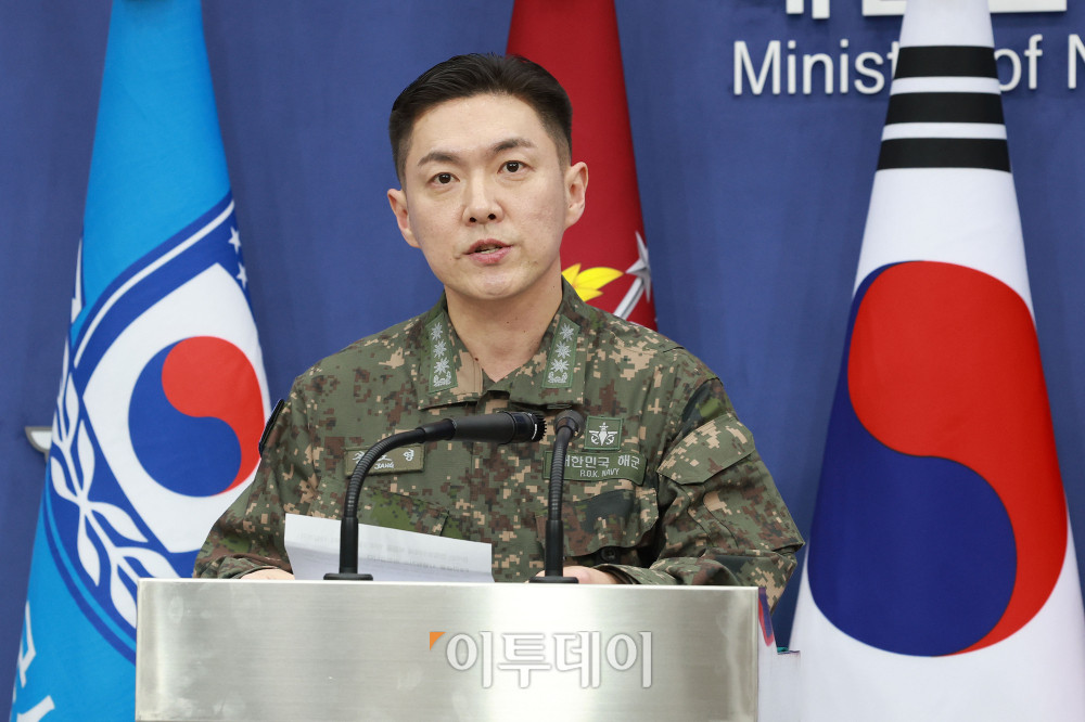 ▲장도영 합동참모본부 공보실장과 라이언 도날드 주한미군사 공보실장이 25일 오후 서울 용산구 국방부에서 2026 자유의방패(FS) 연습 계획 관련 공동브리핑을 하고 있다. 2026.01.25 사진공동취재단