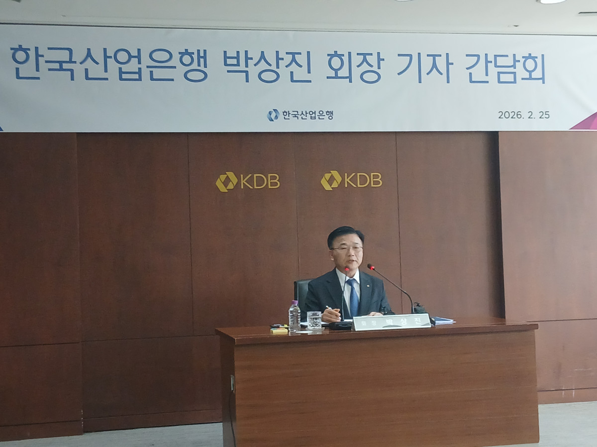 박상진 산은 회장 “HMM 지분 매각, 부산 이전 완료 후 추진”