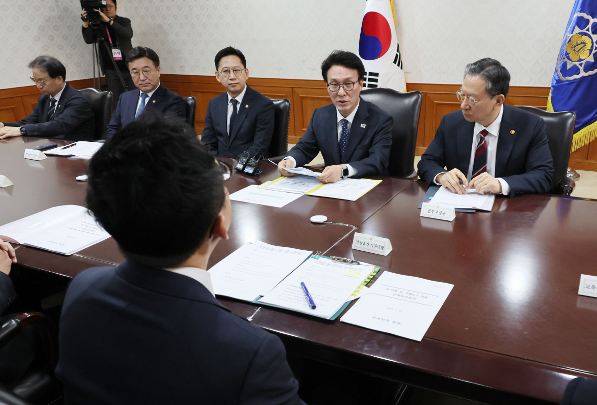 ▲김민석 국무총리가 26일 서울 종로구 정부서울청사에서 열린 AI 악용 등 가짜뉴스 대응 관계장관회의에서 발언하고 있다. (연합뉴스)