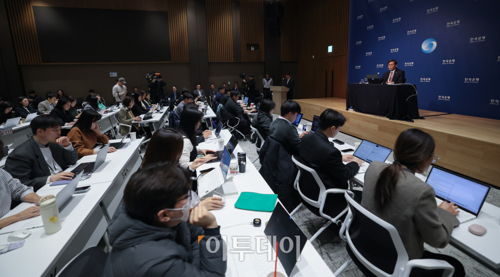 ▲이창용 한국은행 총재가 26일 서울 중구 한국은행 본관에서 기자간담회에서 발언하고 있다. 2026.02.26 사진공동취재단