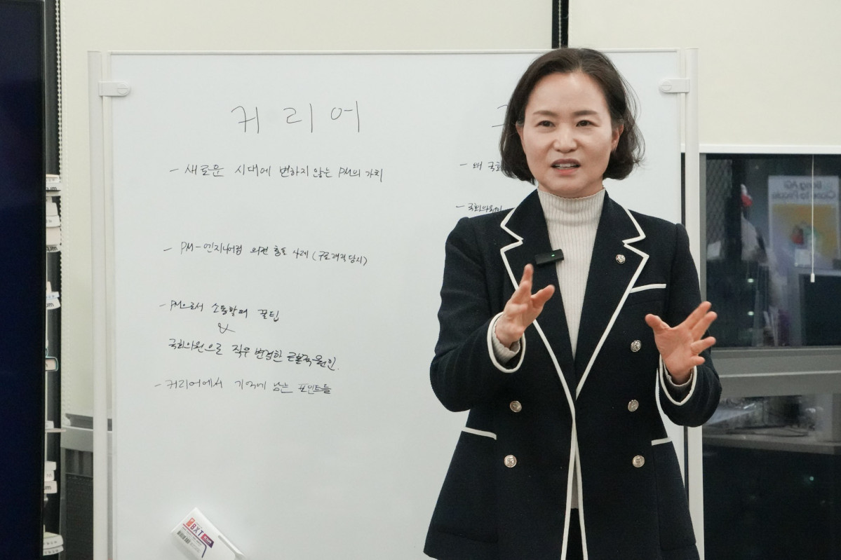 ▲조국혁신당 이해민 국회의원이 24일 뤼튼테크놀로지스를 방문해 20~30대 개발자들과 현장 간담회를 진행했다. (사진제공=뤼튼테크놀로지스)