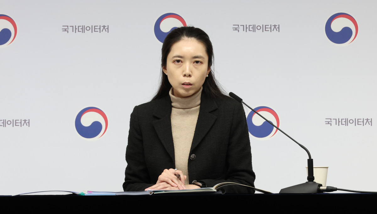 ▲서지현 국가데이터처 가계수지동향과장이 27일 세종시 정부세종청사에서 2025년 3/4분기 가계동향조사 결과를 발표하고 있다. (뉴시스)