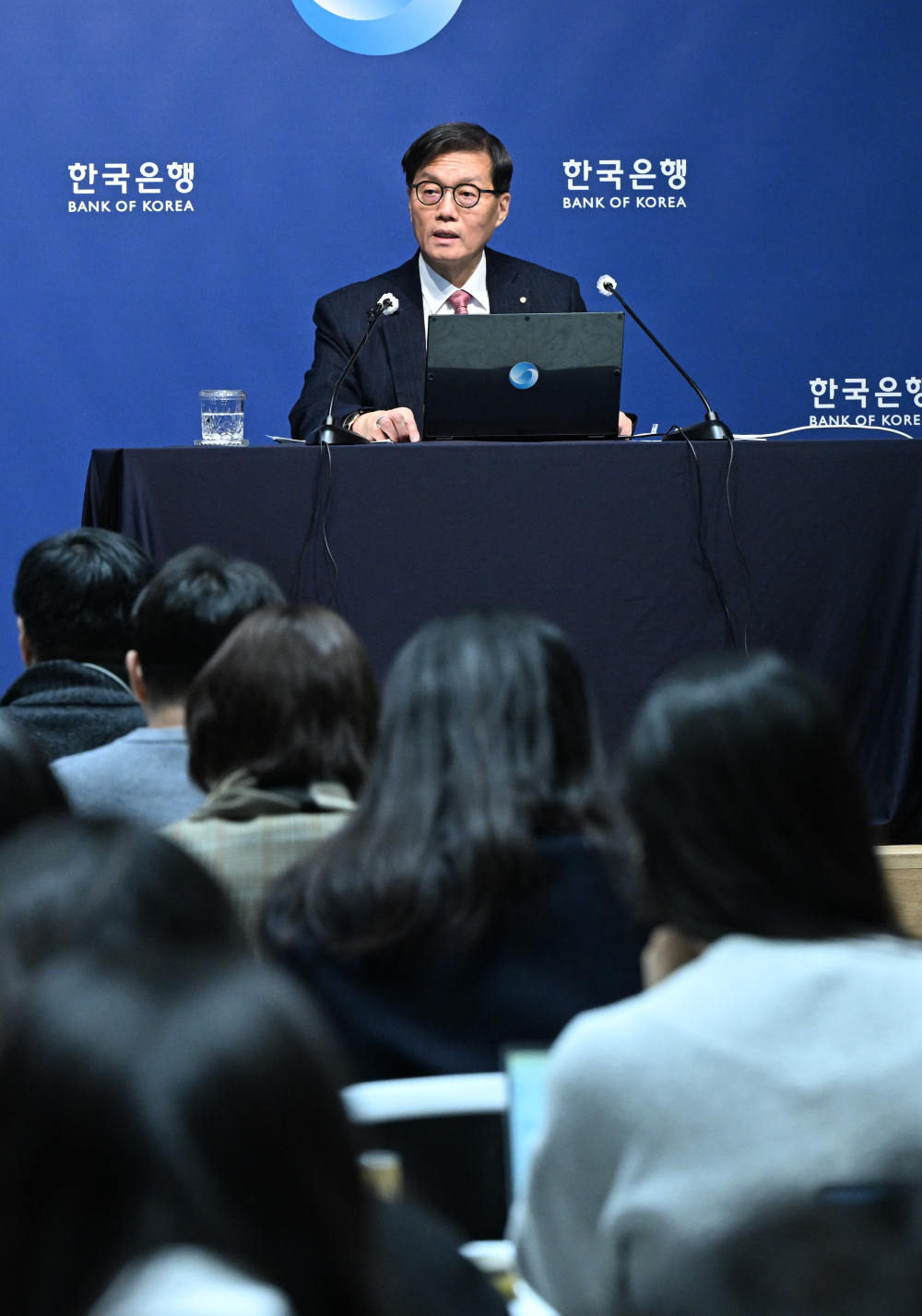 ▲이창용 한국은행 총재가 26일 서울 중구 한국은행에서 열린 금융통화위원회 본회의를 마치고 기자간담회에 참석해 발언하고 있다. 2026.02.26 사진공동취재단 (이투데이DB)