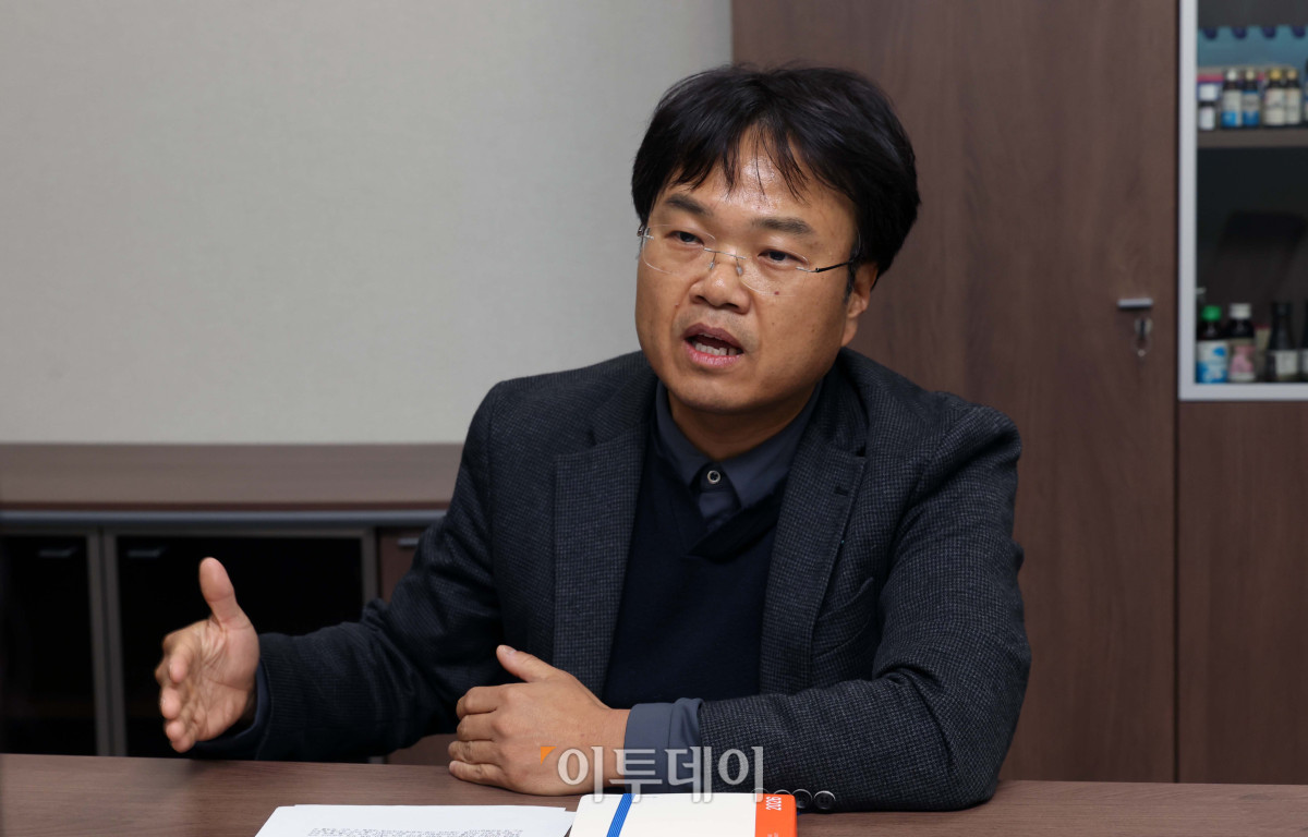 ▲강보성 동아제약 생산본부장이 23일 충남 당진시 동아제약 당진공장에서 이투데이와 인터뷰를 갖고 있다. 신태현 기자 holjjak@