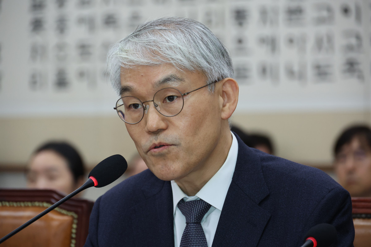 ▲천대엽 법원행정처장이 지난해 12월 3일 서울 여의도 국회에서 속개된 법제사법위원회 전체회의에서 내란전담재판부 설치 관련 의원 질의에 답변을 하고 있다. (뉴시스)