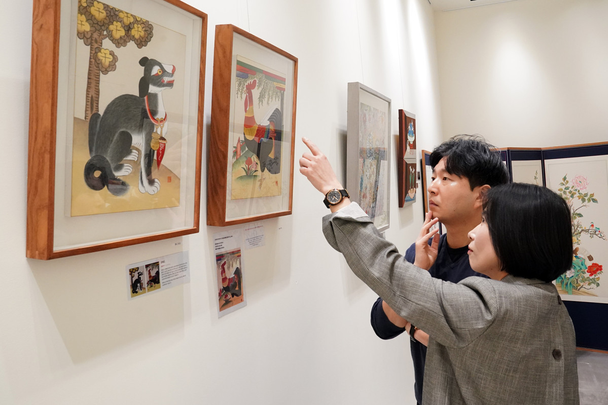 ▲롯데면세점이 한국을 방문한 외국인 관광객들에게 우리 고유의 문화를 담은 상품을 소개하기 위해 'K-MUSEUM & GIFT' 매장을 오픈했다고 26일 밝혔다. (사진제공=롯데면세점)