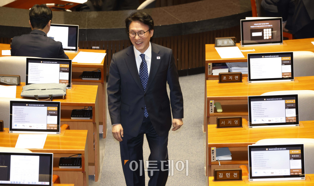 ▲김민석 국무총리가 26일 서울 여의도 국회에서 열린 본회의에 참석하고 있다. 고이란 기자 photorean@