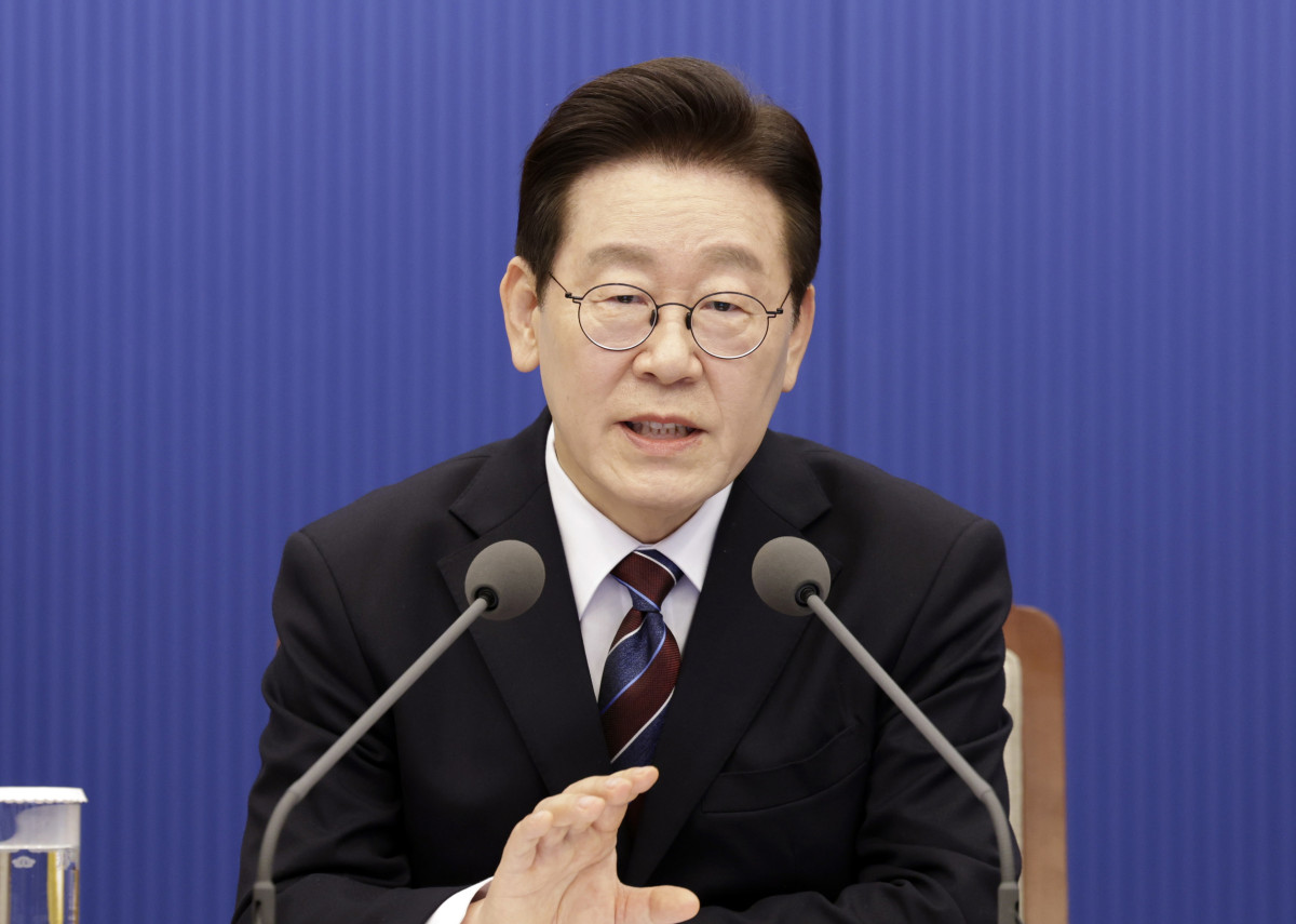 ▲<YONHAP PHOTO-4288> 수석보좌관회의, 발언하는 이재명 대통령    (서울=연합뉴스) 한상균 기자 = 이재명 대통령이 26일 청와대에서 열린 수석보좌관회의에서 발언하고 있다. 2026.2.26    xyz@yna.co.kr/2026-02-26 14:16:28/<저작권자 ⓒ 1980-2026 ㈜연합뉴스. 무단 전재 재배포 금지, AI 학습 및 활용 금지>