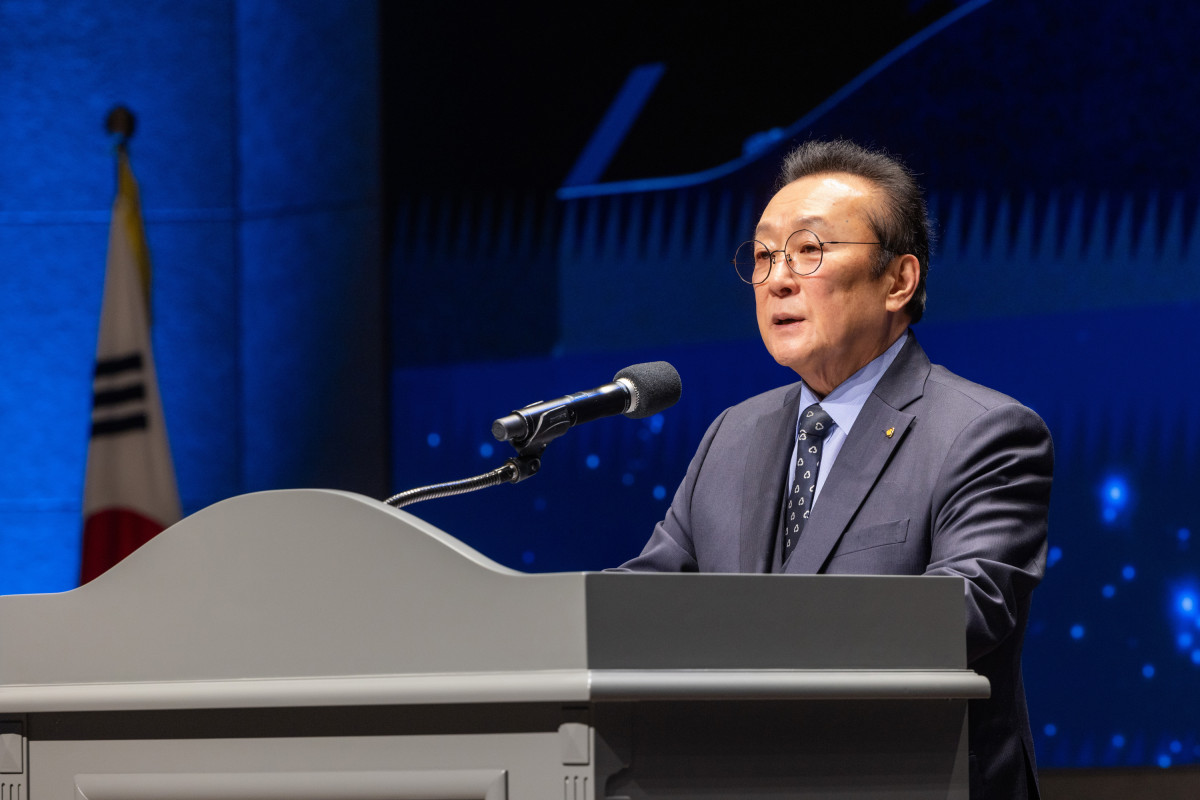 ▲김인 새마을금고중앙회장이 지난 26일 충남 천안 MG인재개발원에서 열린 제80차 새마을금고중앙회 대의원회에서 개회사를 하고 있다. (사진제공 = 새마을금고중앙회)