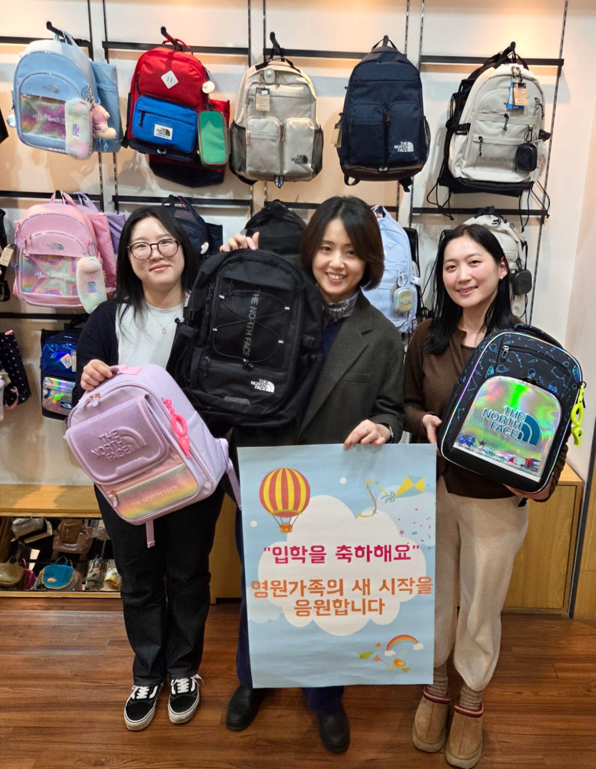 ▲영원무역그룹이 임직원 자녀들에게 새학기 책가방을 전달했다. (사진제공=영원무역그룹)