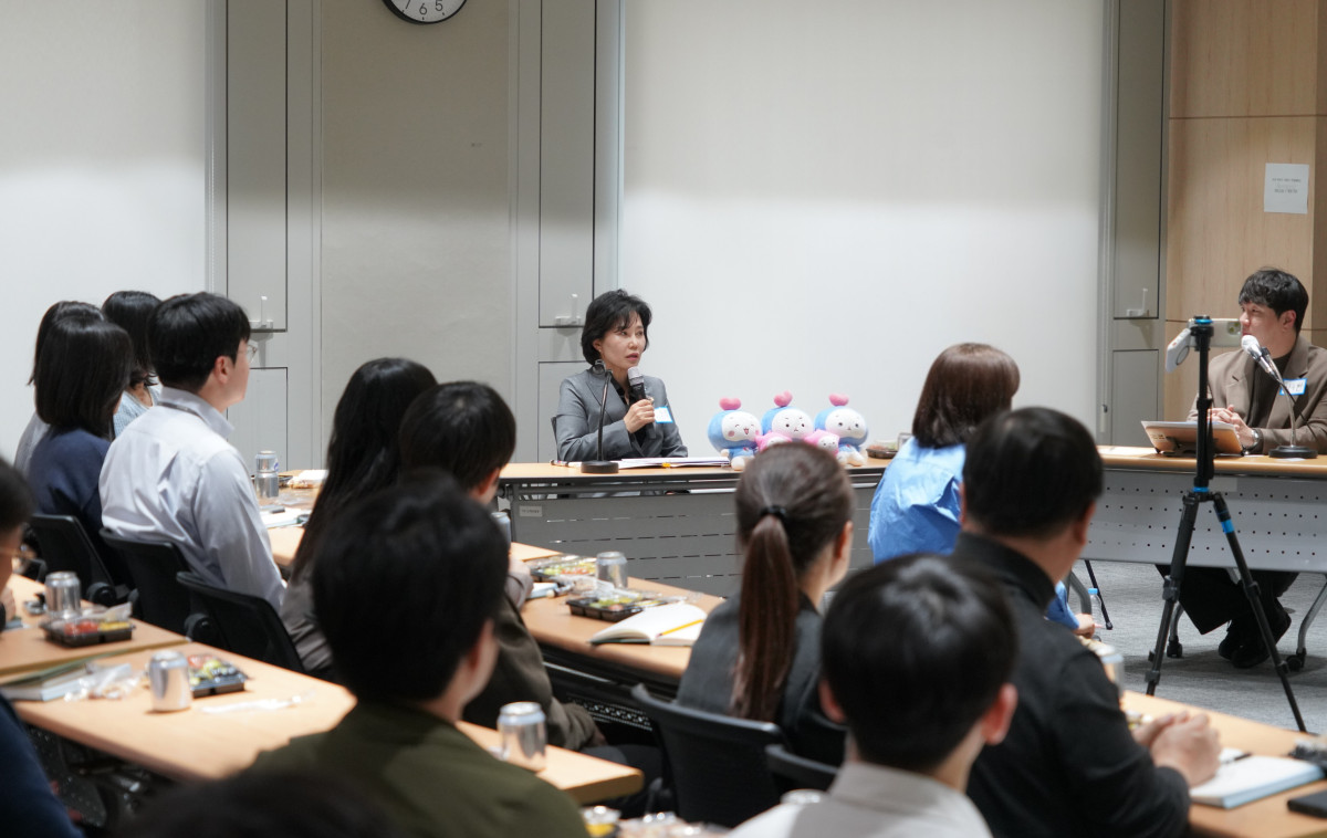 ▲김은경 서금원 원장이 26일 서울 서민금융진흥원 본사에서 열린 '온담(溫談)희' 현장에서 발언하고 있다. (사진제공=서금원)