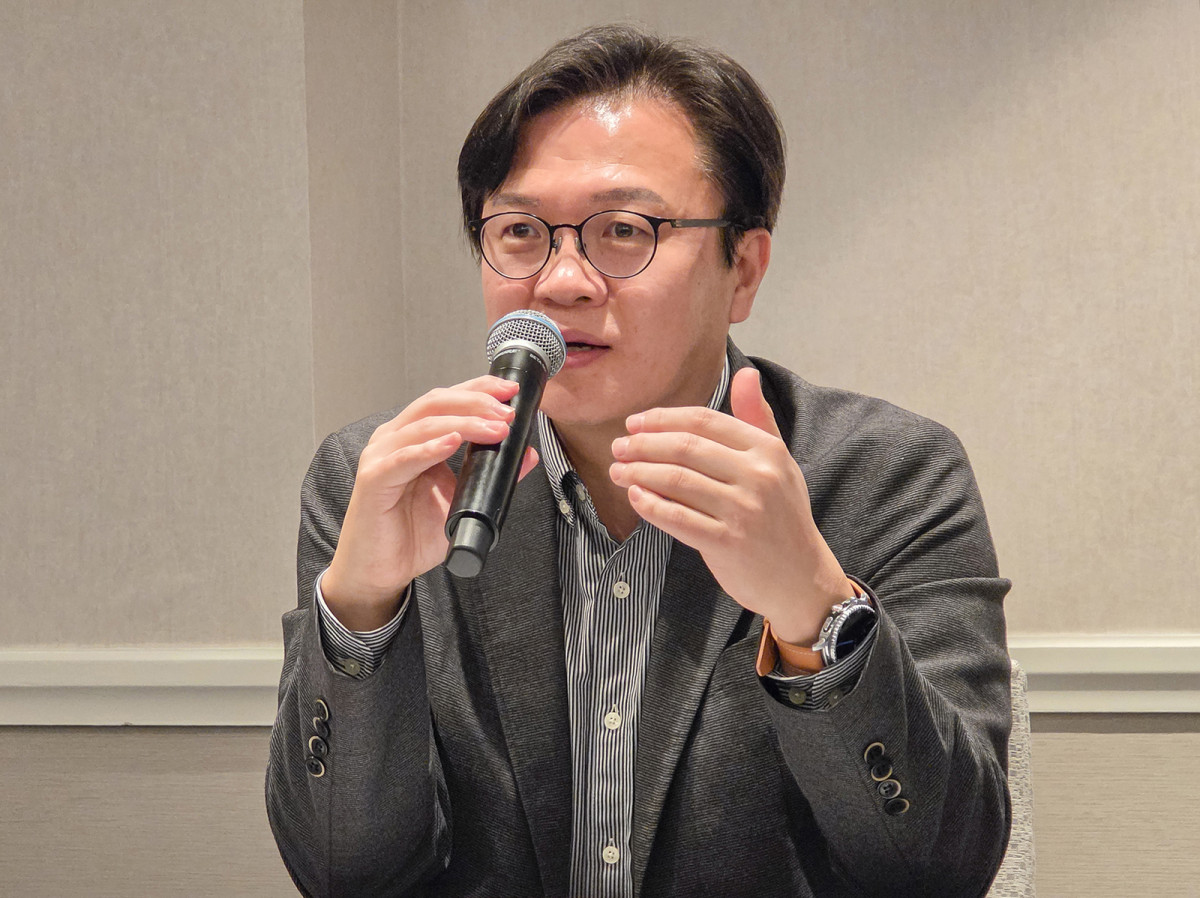 ▲26일(현지시간) 미국 샌프란시스코에서 진행된 갤럭시 하드웨어 혁신 브리핑에서 삼성전자 모바일경험(MX) 사업부 하드웨어 담당 문성훈 부사장이 설명하고 있는 모습 (사진제공-삼성전자)