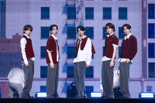 ▲투어스(사진제공=플레디스)