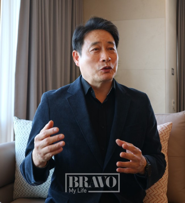 ▲최영국 더클래식500 사장이 최근 서울 광진구에 있는 더클래식500에서 브라보마이라이프와 인터뷰를 하고 있다. 서지희 기자 jhsseo@