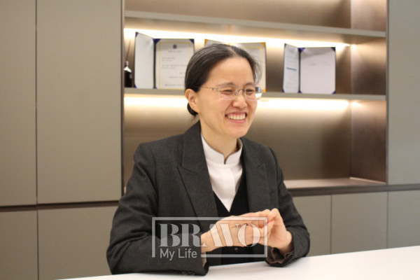 ▲한선경 더시그넘하우스청라 대표가 지난달 더시그넘하우스 청라에서 브라보마이라이프와 인터뷰를 진행하고 있다. 서지희 기자 jhsseo@