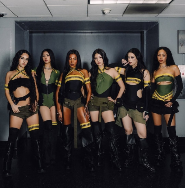 ▲캣츠아이 다니엘라(왼쪽부터), 소피아, 라라, 윤채, 메간, 마농(사진제공=하이브x게펜 레코드)