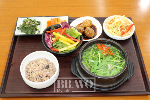 ▲담백하고 건강한 맛을 추구한 삼성노블카운티의 점심 식사.(박지수 기자 jsp@)