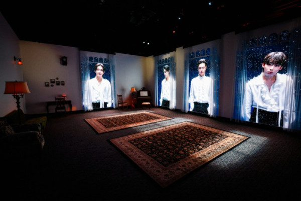 ▲엔하이픈 '하우스 오브 뱀파이어' 전시(사진제공=하이브재팬)