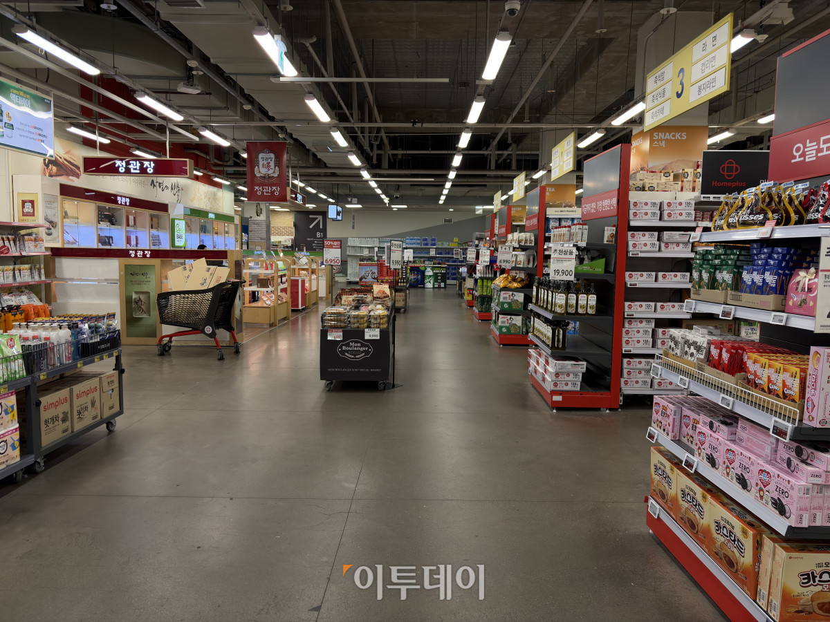 ▲3·1절 연휴가 시작된 지난달 28일 서울 송파구 홈플러스 잠실점의 매장 모습 (황민주 기자 minchu@)