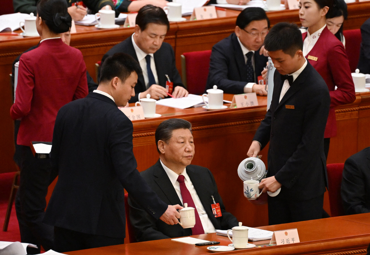 ▲시진핑 중국 국가주석이 2024년 3월 5일 전국인민대표대회 개막식에서 생각에 잠겨있다. (베이징/AFP연합뉴스)