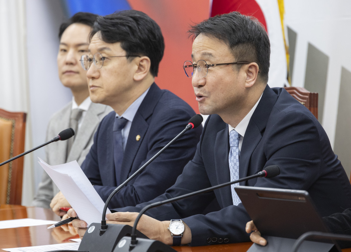 ▲더불어민주당 한병도 원내대표가 3일 국회에서 열린 원내대책회의에서 발언하고 있다. (연합뉴스)