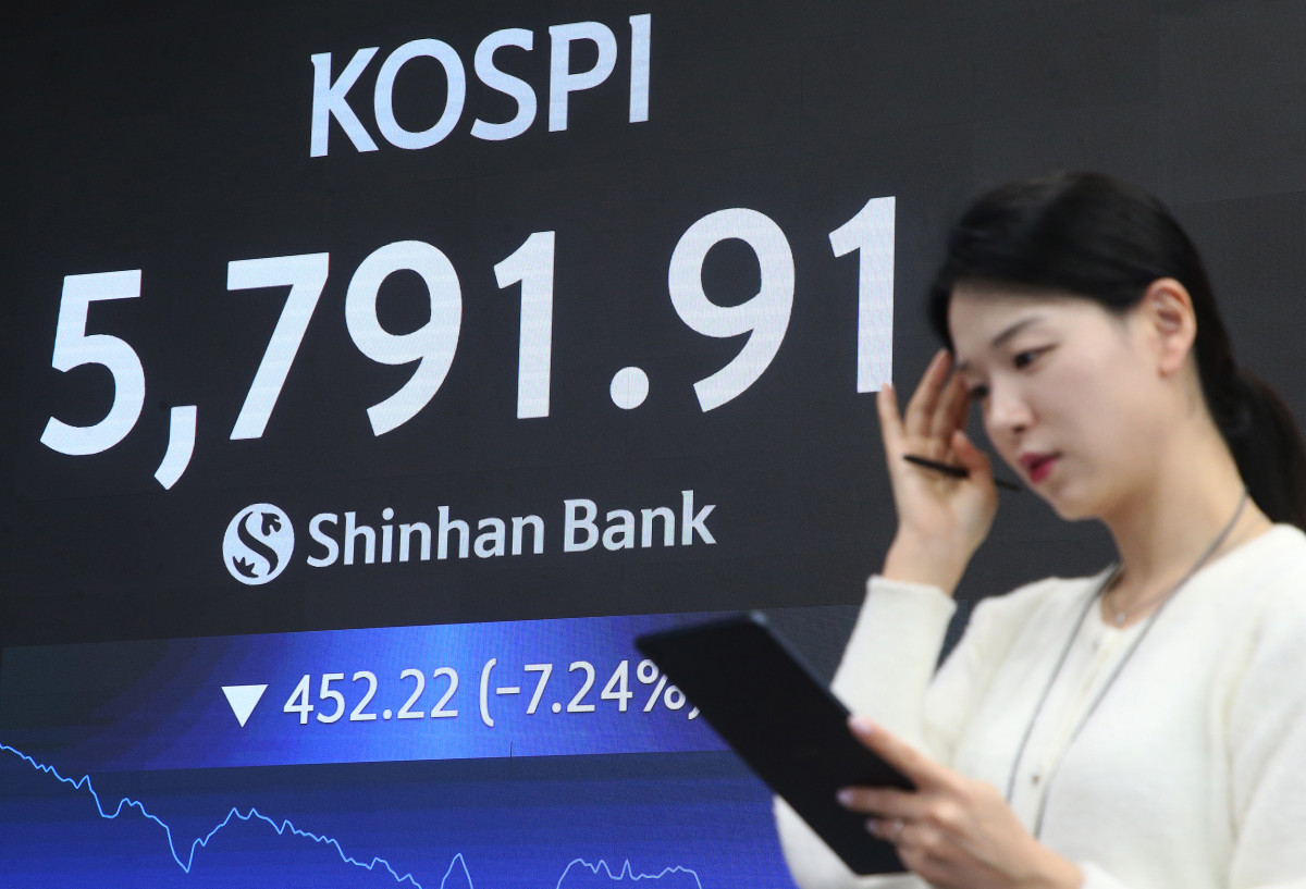 방산·해운 웃고 항공은 울고…중동 리스크에 업종 희비